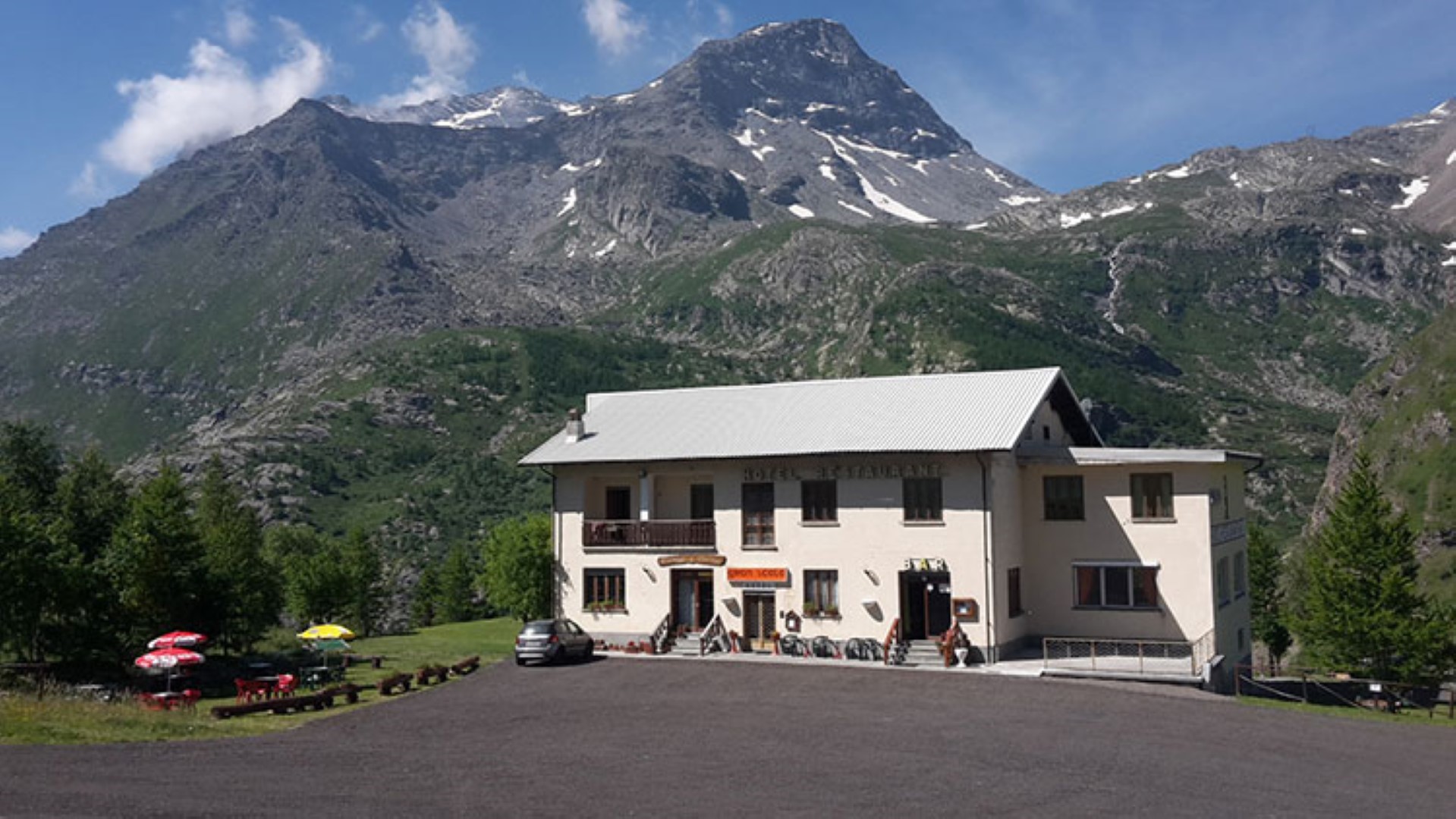 Refuge Gran Scala au pied du barrage du Mont-Cenis