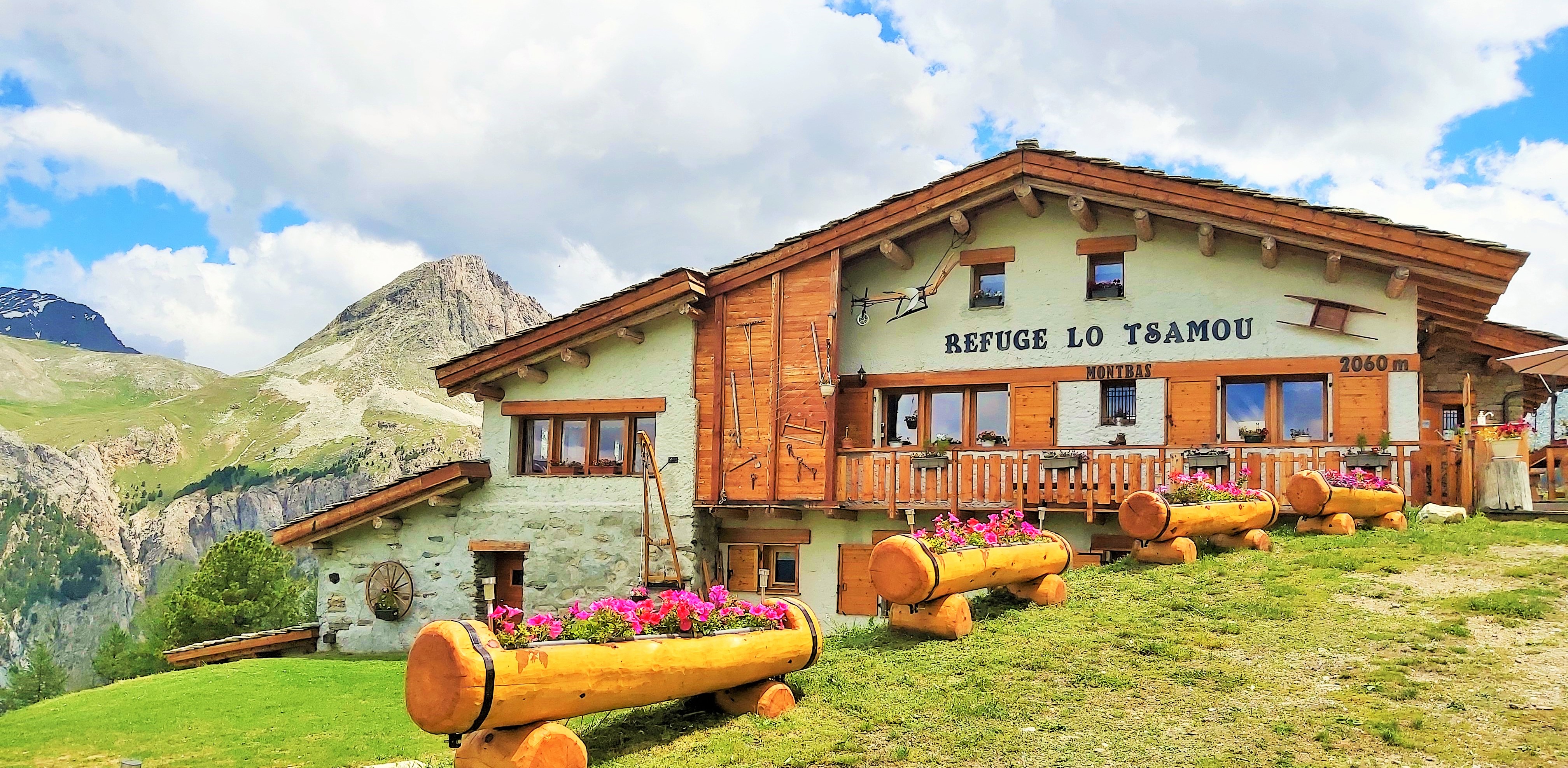 Le refuge et ses jardinières en bois