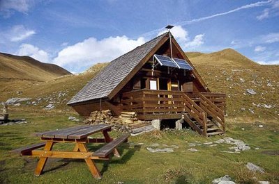 Refuge PNV des Lacs Merlet. Vue vers NE.