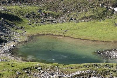 Alevinage du Lac du Pêtre en truites arc-en-ciel à l'aide d'un hélicoptère : départ de l'hélicoptère. Saint Bon Tarentaise.