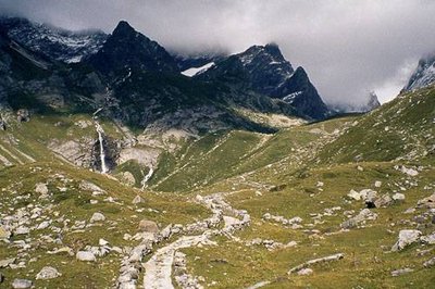 Chemin du Col de la Vanoise et murets de pierre.