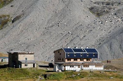 Le refuge CAF du Col de la Vanoise.