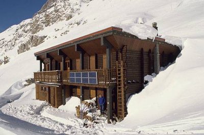 Le refuge PNV de Prariond, en hiver.