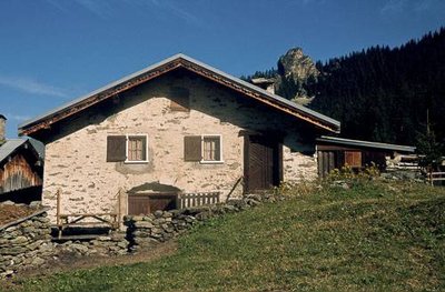 Maison du hameau de Plan Fournier, Planay. Vue sur la Tour du Merle.