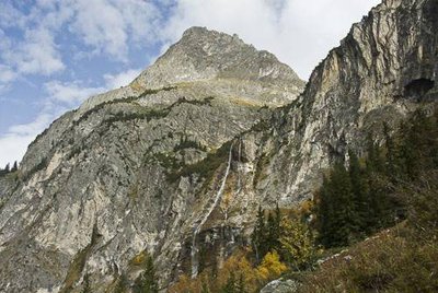 La Cascade de la Vuzelle et la Pointe de la Vuzelle.