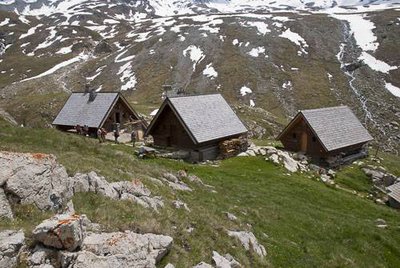 Un midi d'été au refuge PNV de la Leisse, commune de Termignon.