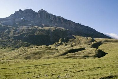 Glacier rocheux sous les Rochers de Lanserlia (au fd.).