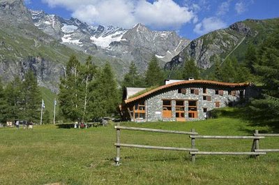 Le refuge-porte PNV de Rosuel et ses abords.