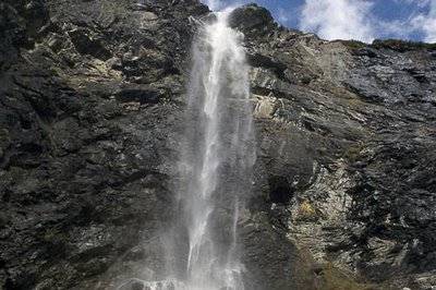 Cascade du Nant Putors et captage d'eau EDF.