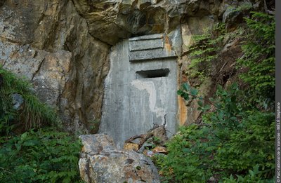 Entrée condamnée de l'ancienne mine de Saint-Victor