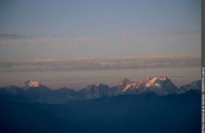 Lever de soleil sur le Dôme des Écrins, le Rateau, la Meije (de g. à dr.)