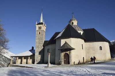 Notre Dame de la Vie sous une fine couche de neige