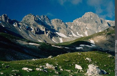 La Vallon de la Sachette, avec vue sur la Grande Tourne et les Rochers Rouges