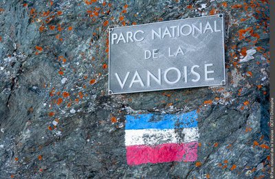 Plaque et balise de marquage du coeur du Parc national de la Vanoise