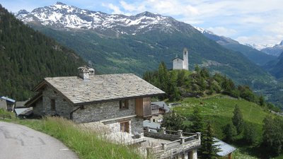 Chapelle Saint Michel et maisons du Châtelard