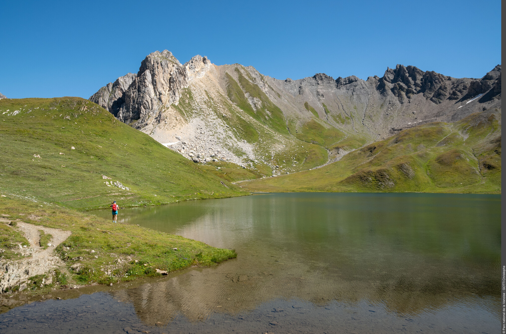 Lac du Grattaleu et Pointe du Chardonnet.