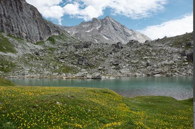 Vue sur le Lac de la Partie, avec l'Aiguille Doran en arrière-plan