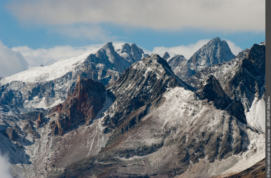 Le Massif du Mont Thabor après une chute de neige automnale