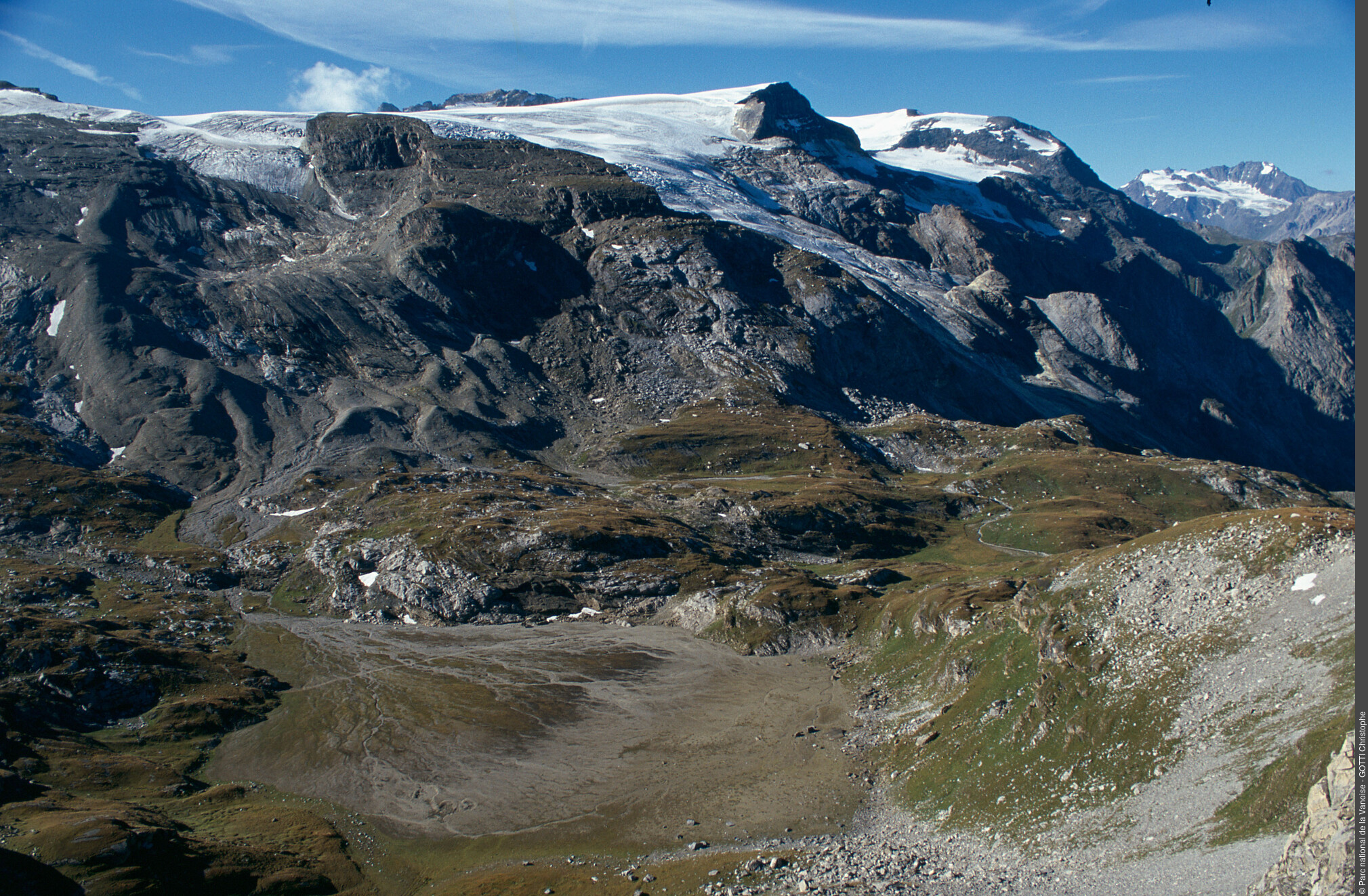 Le Lac des Assiettes. Vue vers les Glaciers de la Vanoise