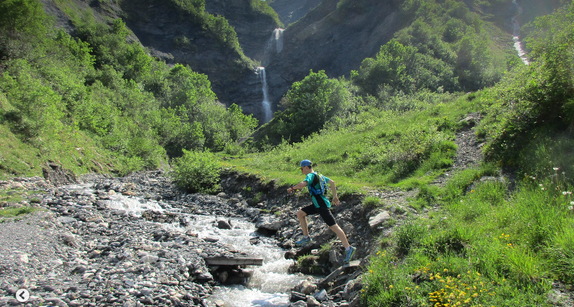 Devant la cascade du Morel